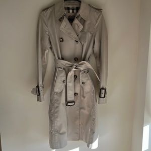 Burberry trench coat size 2